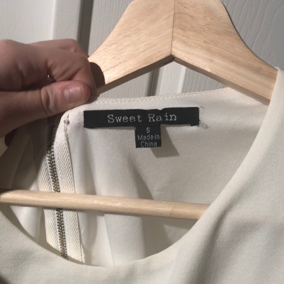 White dress - Picture 5 of 5